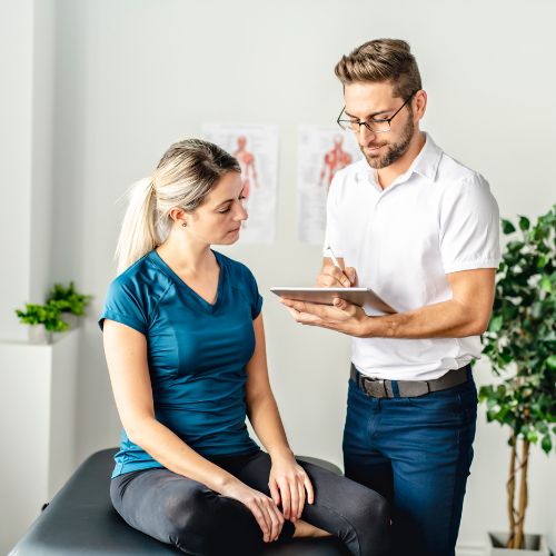 chiropractor diagnosing patient image